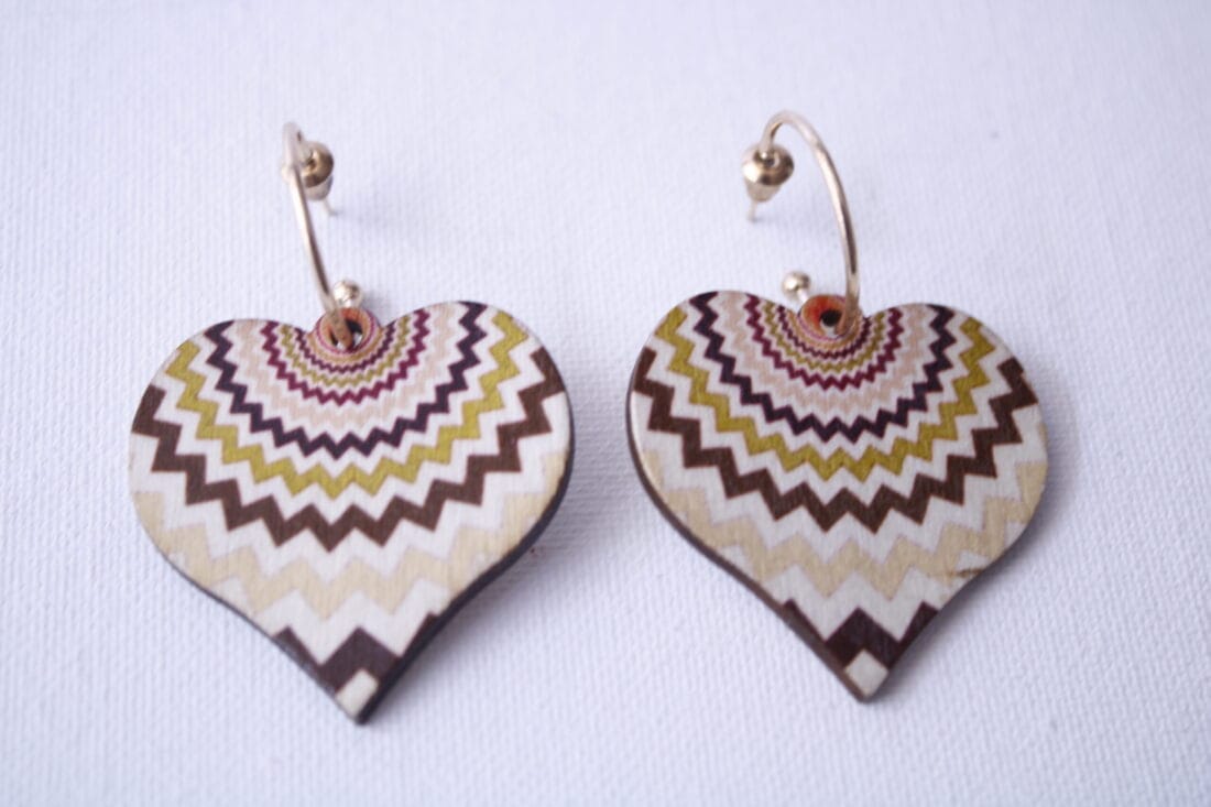 Heart Shaped Beige Striped Earrings - Image 4
