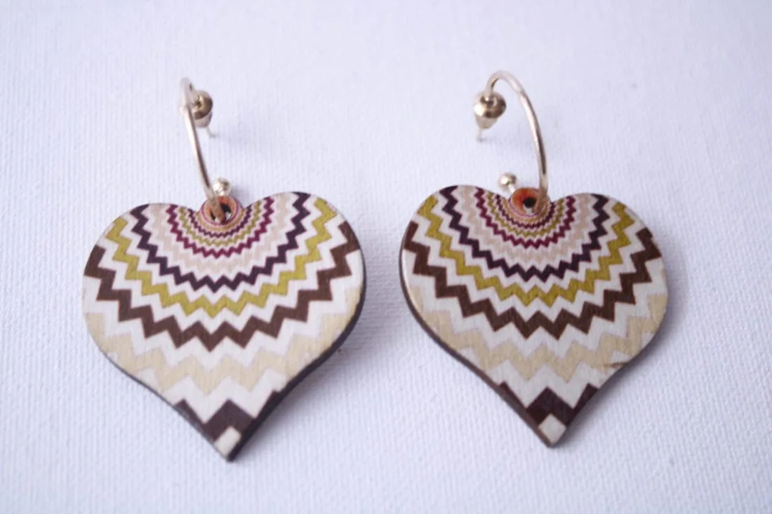 Heart Shaped Beige Striped Earrings - Image 4