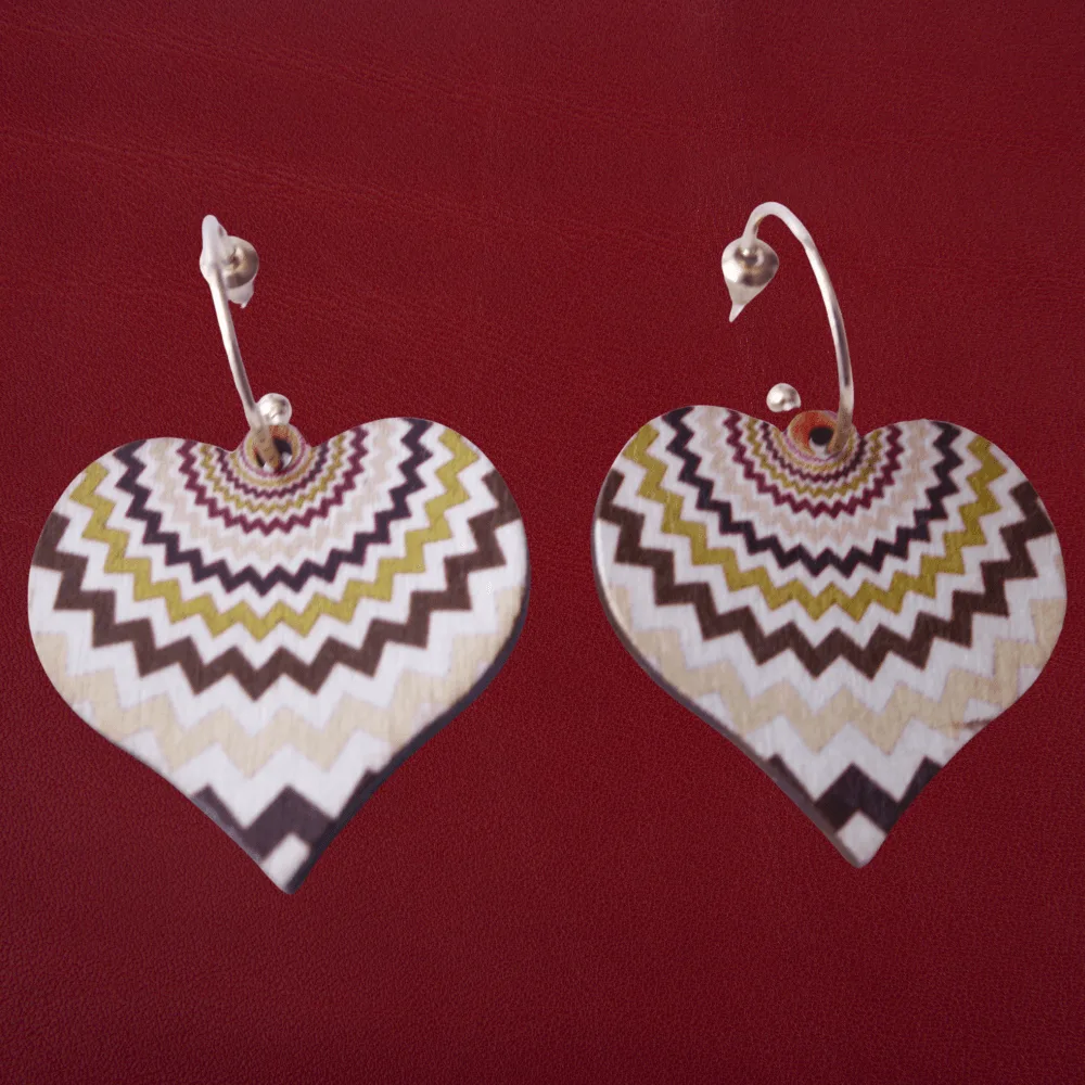Heart Shaped Beige Striped Earrings - Image 2